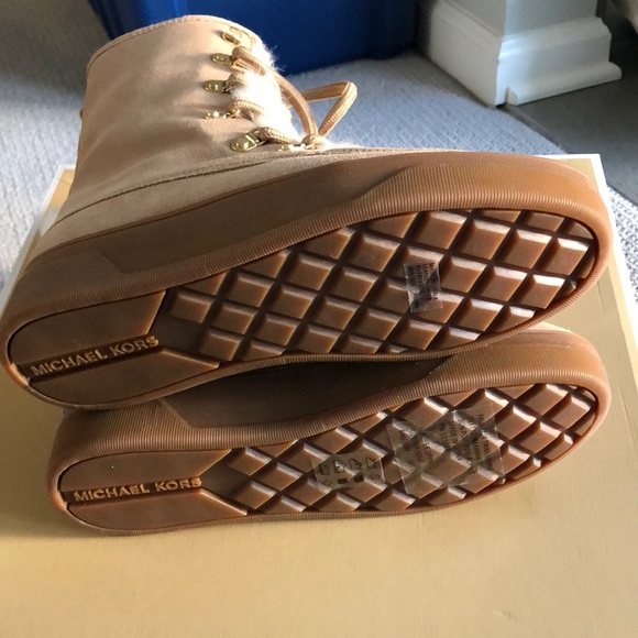 Michael Kors Juno Lace Up boot - Picture 2 of 4